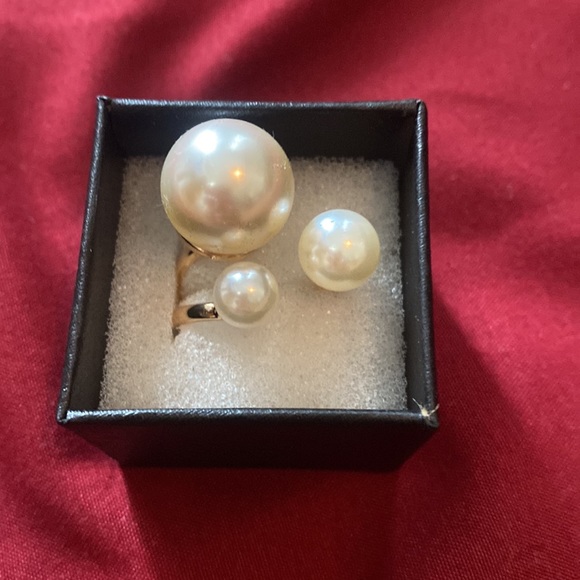 ❀ Elegant Chunky Triple Faux Pearl Adjustable Gold Ring - Picture 3 of 3